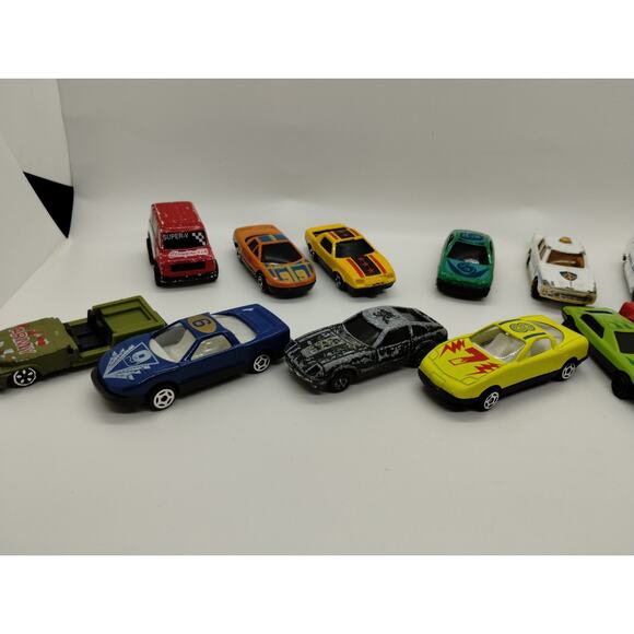 Lot of 14 Unbranded Diecast Cars - Ambulance - Racecar - Army Jeep - Picture 3 of 7
